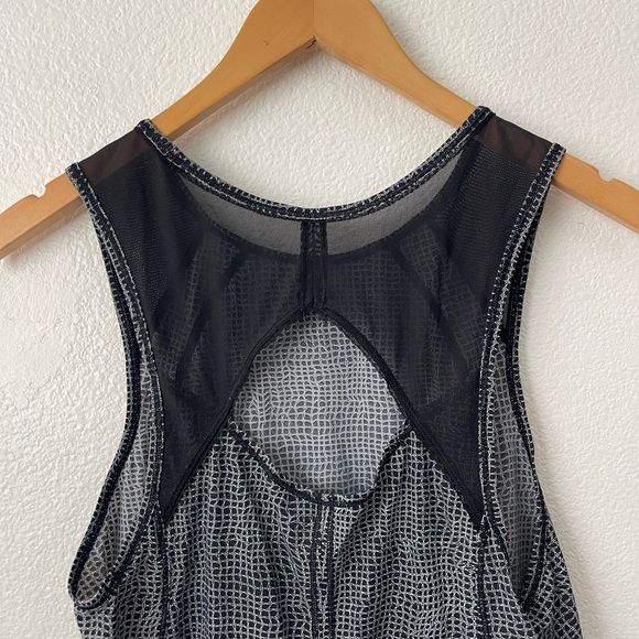 Lululemon Sculpt Tank Top Splatter White Reptile Black Mesh Dot Size 6 - Picture 6 of 11